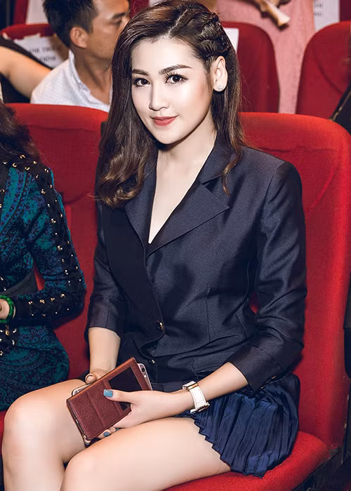 Tu Anh ho tong BTV Ngoc Trinh den nhan giai thuong-Hinh-9