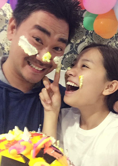 James Ngô hạnh phúc đón sinh nhật lần thứ 32 bên ngôi sao phim “Tôi thấy hoa vàng trên cỏ xanh”. 