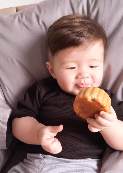 Quý tử nhà nữ diễn viên phim "Khát vọng thượng lưu" còn đốn tim nhiều cư dân mạng bởi vẻ kháu khỉnh, dễ thương.