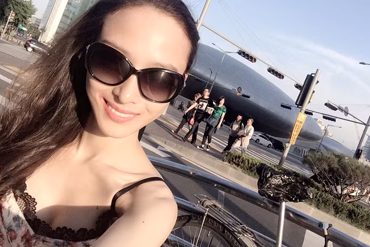 Hình ảnh tràn đầy sức sống của Phương Nga trong một chuyến du lịch ở Hàn Quốc vào năm 2014.