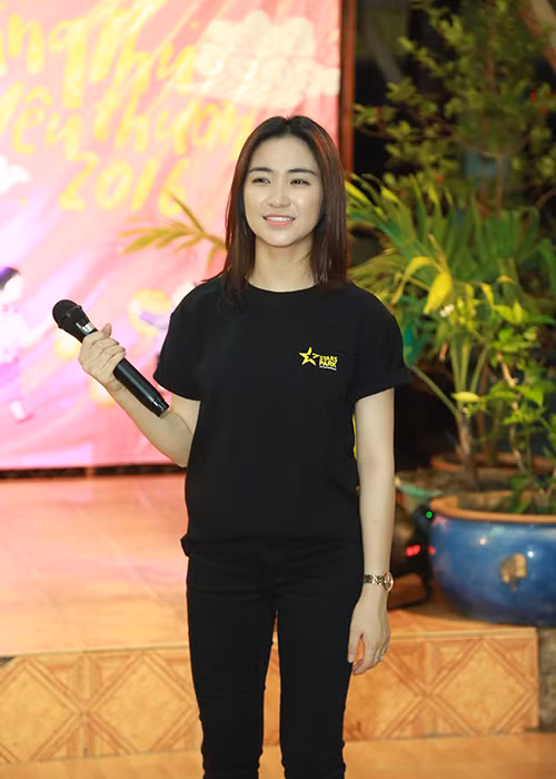 Hoa Minzy Trong Hieu tang qua trung thu cho tre co nho-Hinh-5