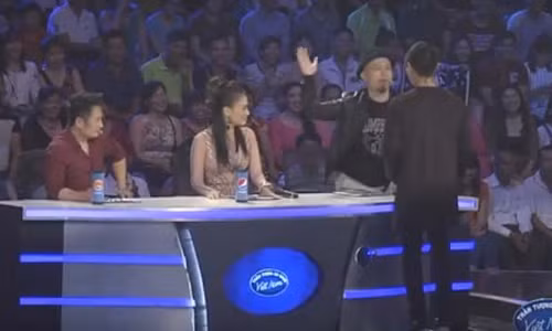 Huy Tuan len tieng vu tat thi sinh tren truyen hinh