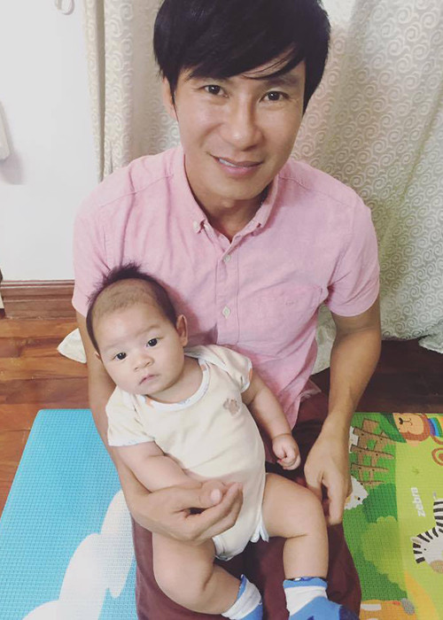 Trong ngày sinh nhật, nam ca sĩ kiêm đạo diễn đã nhận được lời chúc mừng từ nhiều người hâm mộ.