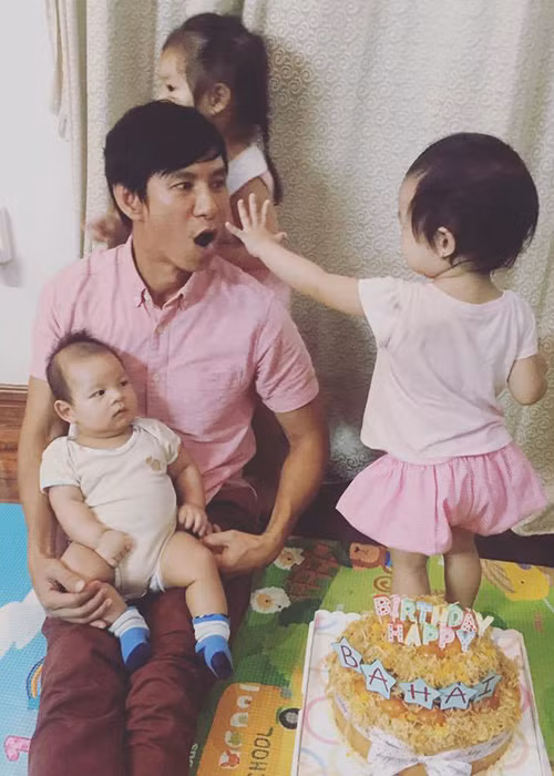 Tiệc sinh nhật lần thứ 48 của Lý Hải được tổ chức rất giản dị nhưng vô cùng ấm áp và hạnh phúc.