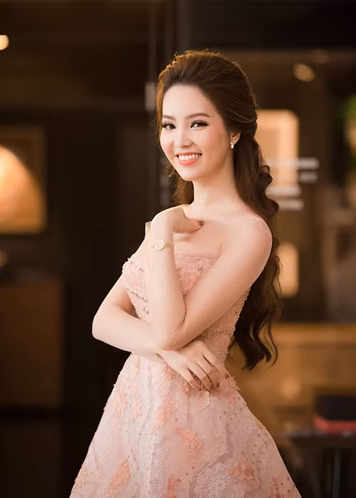 Ngoài tổ ấm hạnh phúc, Á hậu 2 cuộc thi Hoa hậu Việt Nam 2008 còn có một sự nghiệp thành công.