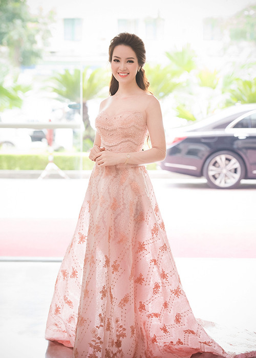 Là người đẹp gắn liền với hình ảnh "sạch", Á hậu Thụy Vân ngày càng nhận được sự yêu mến của khán giả.