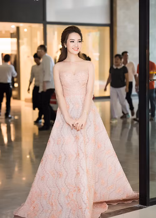 Vẻ đẹp "mòn con mắt" khiến Thụy Vân trở thành tâm điểm của sự kiện vừa diễn ra.