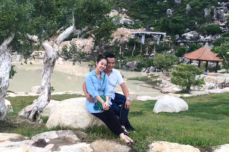 Mới đây, trên trang cá nhân, Jennifer Phạm đã đăng tải những hình ảnh hiếm hoi trong lần mang bầu thứ 3 này. 