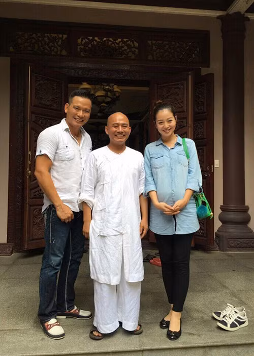 Từ lúc biết tin vui, người đẹp Jennifer Phạm tạm dừng các hoạt động nghệ thuật để dưỡng thai cũng như dành nhiều thời gian cho tổ ấm nhỏ của mình. 