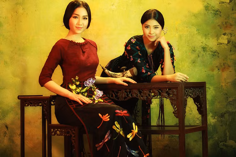 Tối ngày 13/9, NTK Lan Hương sẽ mang theo BST áo dài độc đáo với chủ đề “Hương sắc Việt” đến với chương trình nghệ thuật và thời trang đặc biệt mang tên gọi “Duyên dáng Việt Nam”. 