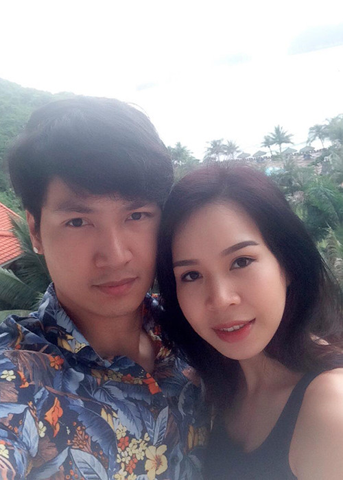 Giống như Hồng Đăng, Mạnh Trường cũng có cuộc hôn nhân viên mãn. Anh và vợ bằng tuổi, cùng học chung trường cấp 2 và có 6 năm gắn bó trước khi kết hôn ở tuổi 23. 