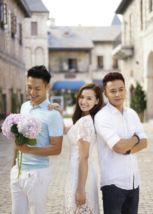 Ở ngoài đời, bộ ba diễn viên chính của phim “Zippo, mù tạt và em” đều đã lập gia đình. Hơn thế, họ có tổ ấm nhỏ vô cùng hạnh phúc bên người bạn đời của mình và những đứa con xinh xắn, đáng yêu. 