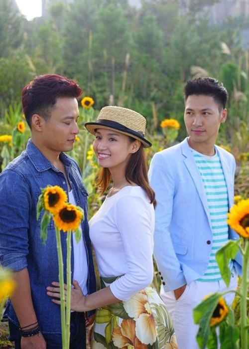 Nhân vật Lam của Lã Thanh Huyền cùng được đôi bạn thân Sơn (Mạnh Trường) và Huy (Hồng Đăng) theo đuổi. Hiện tại, cái kết của bộ phim “Zippo, mù tạt và em” đang rất được mong chờ. (Ảnh: Vietnamnet) 