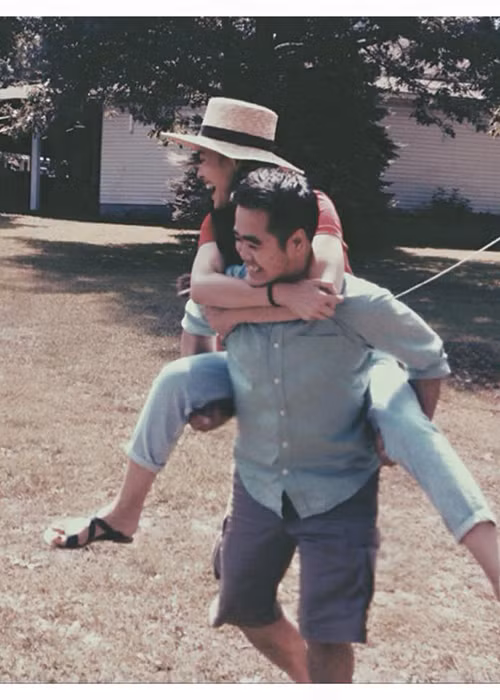 Loat anh ngot ngao cua sieu mau Tuyet Lan ben ban trai-Hinh-12