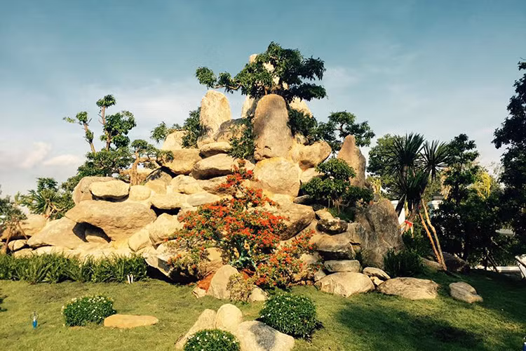 Anh nha tho To nghiep tram ty sap hoan thien cua Hoai Linh-Hinh-5