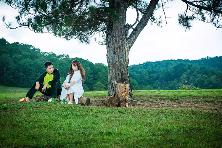 49 ngay 2 Ma nu Hari Won deo bam Ngo Kien Huy