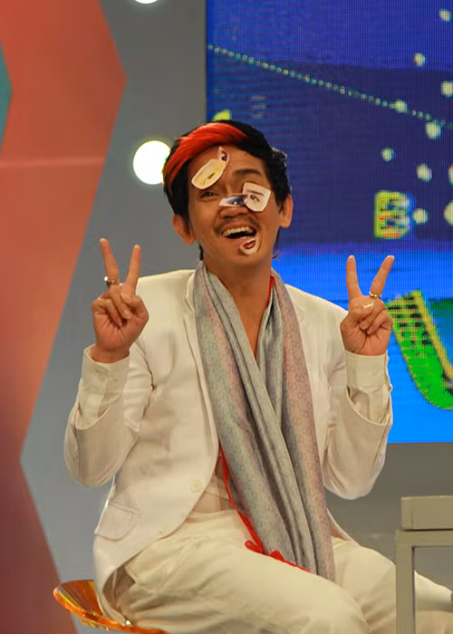 Theo lời MC của Bữa trưa vui vẻ, Minh Thuận lúc nào cũng vui vẻ và chỉn chu.