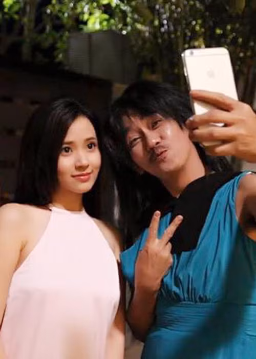 Ngày Minh Thuận qua đời, Midu đăng tải khoảnh khắc nam ca sĩ vui vẻ chụp ảnh cùng cô. Minh Thuận và Midu từng hợp tác trong bộ phim “Thiên mệnh anh hùng” và “Bí ẩn song sinh”.