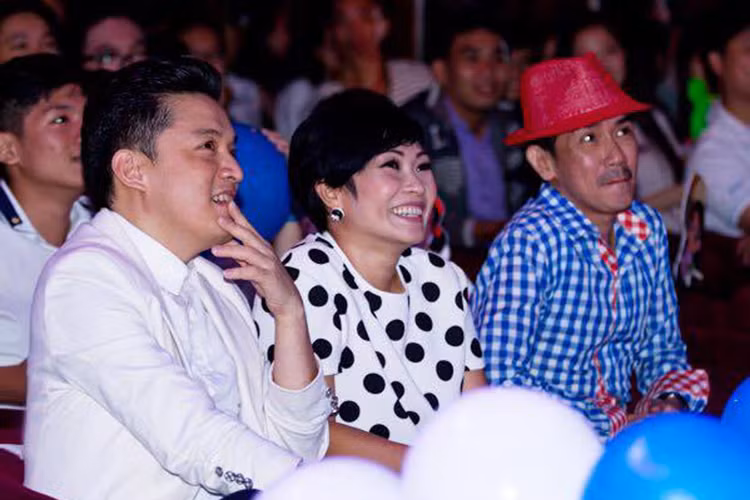 Ca sĩ Lam Trường cũng chia sẻ bức ảnh bên Minh Thuận khi còn sống kèm lời tiếc thương đến cố nghệ sĩ.