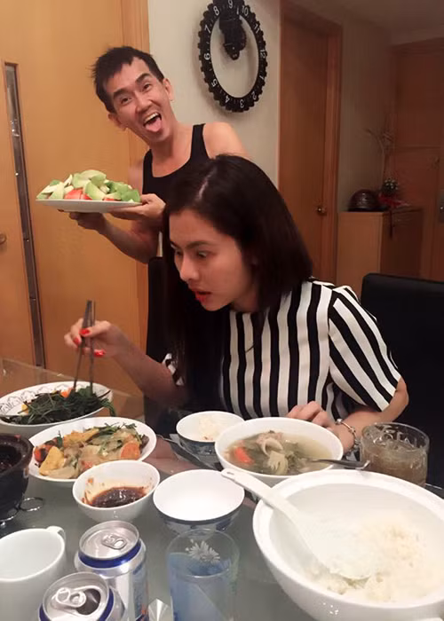 Diễn viên Vân Trang tiết lộ khoảnh khắc đời thường giản dị của ca sĩ Minh Thuận kèm tâm sự luôn mong anh sẽ vui vẻ dù ở đâu.