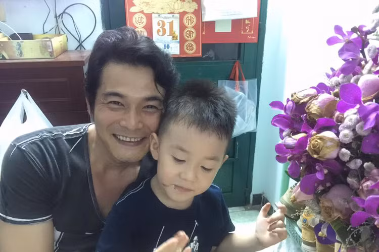 Mới đây, trên trang cá nhân, diễn viên Quách Ngọc Ngoan đã khoe loạt ảnh mừng sinh nhật cậu con trai đầu lòng của mình tròn 4 tuổi vào ngày 2/9.