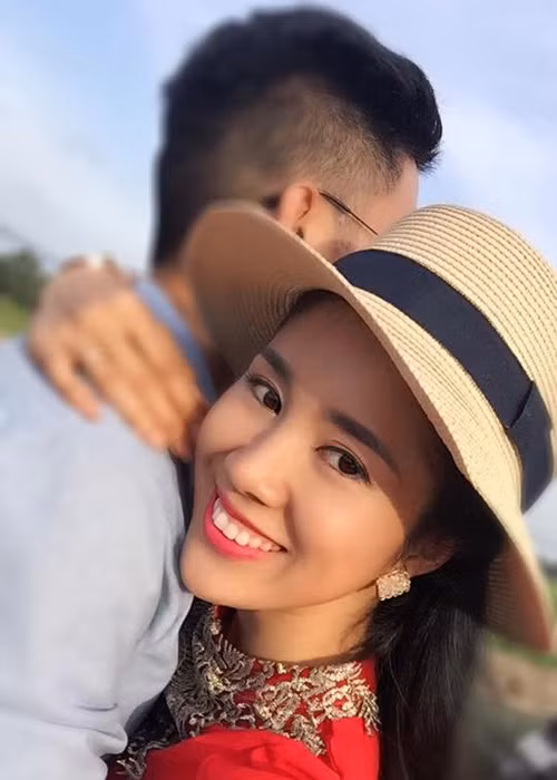 Trên trang cá nhân, nữ diễn viên phim “Tường vy cánh mỏng” thường xuyên khoe những khoảnh khắc ngọt ngào bên Phạm Trung Kiên.