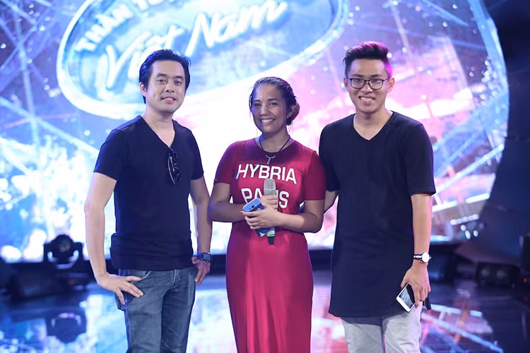 Với chủ đề “Đĩa đơn đầu tiên” của Gala 9, thí sinh Janice Phương sẽ hát sáng tác mới của Dương Khắc Linh (ngoài cùng bên trái) và Hoàng Huy Long viết cho mình.