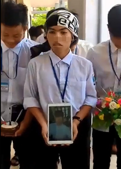 Gioi tre gia dua tang te song ban Tro dua phan cam