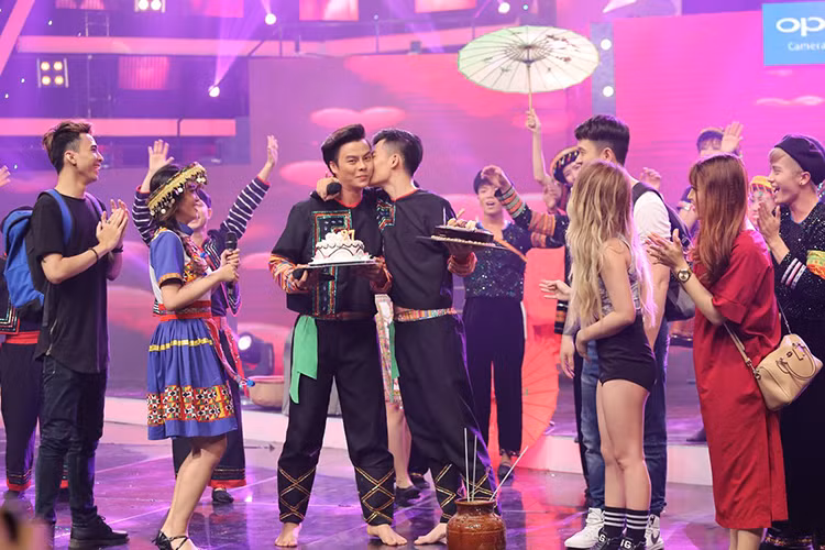 Nhat Kim Anh ban dung hoc tro To Ny tren truyen hinh-Hinh-9