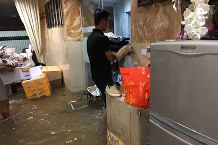 Để đảm bảo an toàn, Mr Đàm cũng đã ngắt toàn bộ hệ thống điện trong biệt thự.