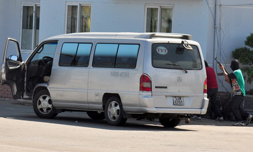 Theo kịch bản diễn tập, tình huống giả định, nhóm khủng bố gồm 15 tên chia làm hai nhóm cướp tàu cá ngư dân tiếp cận và tấn công nhà máy lọc dầu Dung Quất. Ngay trên biển, lực lượng biên phòng tuần tra phát hiện nhóm người lạ khả nghi đã yêu cầu dừng tàu cá để kiểm tra. Lập tức nhóm khủng bố nổ súng tấn công các chiến sĩ biên phòng. 