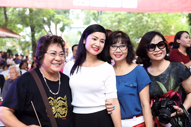 Nghe si Ha Noi te tuu ngay gio To nghe san khau-Hinh-10