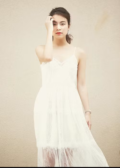 Ca sĩ Hoàng Thùy Linh luôn được xếp vào danh sách sao Việt mặc đẹp nhờ phong cách thời trang ổn định, tinh tế.