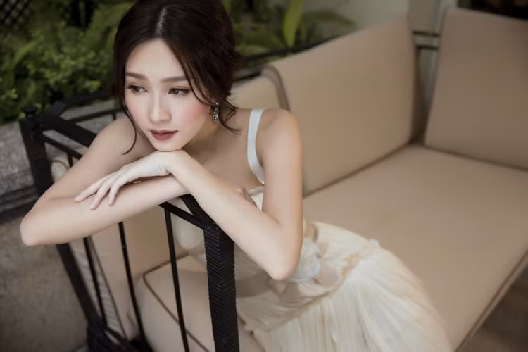 Hoa hậu Đặng Thu Thảo cũng chia sẻ đến fans bộ ảnh thời trang mới nhất đúng dịp Trung thu 2016.