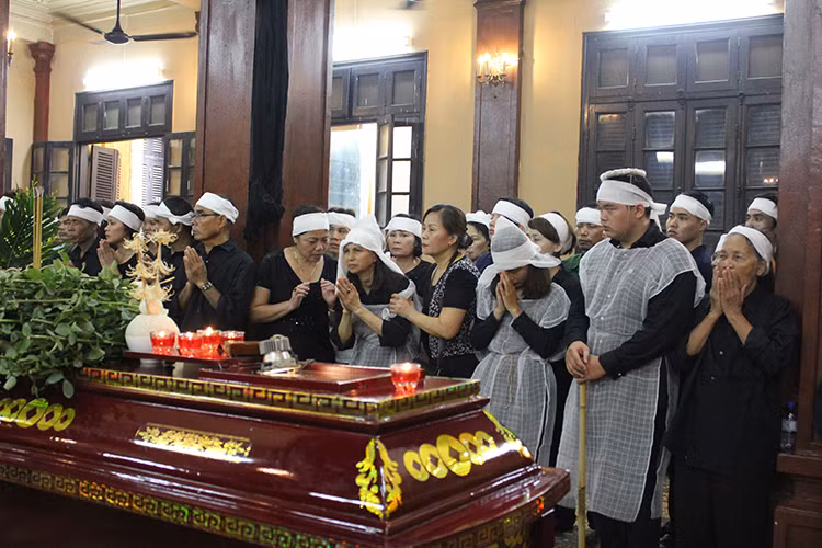 Sau lễ tang, lễ hỏa táng nghệ sĩ Hán Văn Tình sẽ diễn ra cùng ngày. Sau đó, ngày 12/9, tro cốt của nam diễn viên sinh năm 1957 sẽ được rước về quê hương Tam Nông, Phú Thọ.