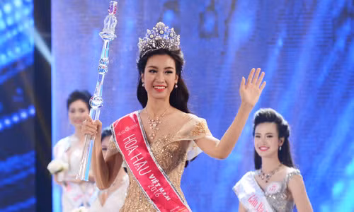 Chuyen tinh cam gay “soc” cua tan Hoa hau Viet Nam