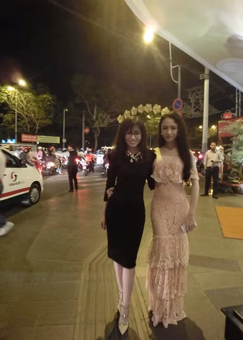 Thùy Dung từng xuất hiện bên Hoa hậu người Việt tại Nga 2007 tại một số sự kiện giải trí.