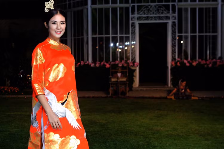 Mới đây, NTK Minh Hạnh đã có buổi giới thiệu BST “Hơi thở từ núi rừng Việt Nam” tại bảo tàng Albert Kahn. Đây là hoạt động nằm khuôn khổ của sự kiện Ngôi nhà Việt Nam tại Pháp. 