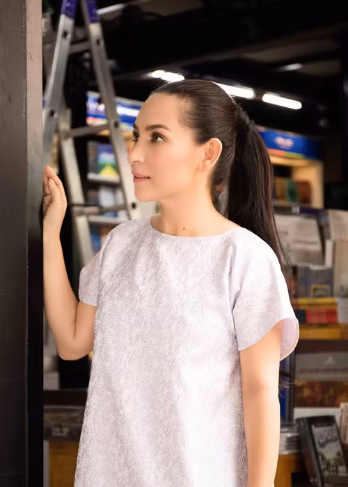 U50 Phi Nhung khoe ve tre trung tren duong pho Sai Gon-Hinh-10