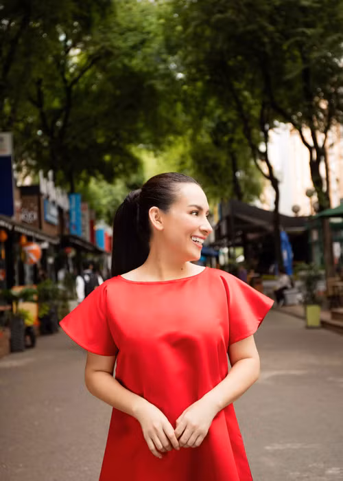 U50 Phi Nhung khoe ve tre trung tren duong pho Sai Gon-Hinh-8