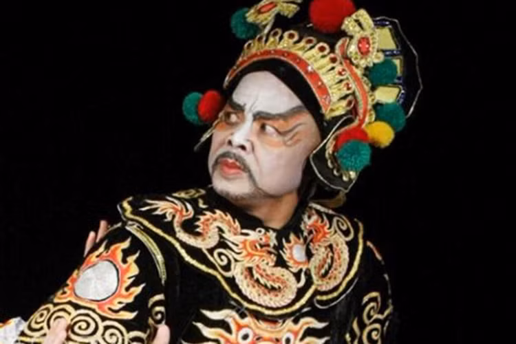 Ở lĩnh vực tuồng, nghệ sĩ Hán Văn Tình để lại không ít những vai diễn ấn tượng như Chu Rú trong “Suối đất hoa”, Thoát Hoan trong “An Tư công chúa”, Mão Ất trong “Sơn Hậu”, Đổng Trác trong “Phụng Nghi Đình”...(Ảnh: Tiền Phong) 