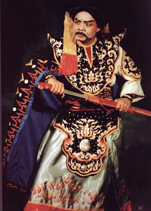 Được biết, niềm đam mê nghệ thuật của nghệ sĩ Hán Văn Tình bắt đầu kể ngay khi anh còn nhỏ. Năm 1973, nam nghệ sĩ đã thi đỗ Trường đào tạo Sân khấu ở Hà Nội. Sau 4 năm theo học, Hán Văn Tình về công tác tại Đoàn Tuồng Trung ương, nay là Nhà hát Tuồng Việt Nam. (Ảnh: VTC) 