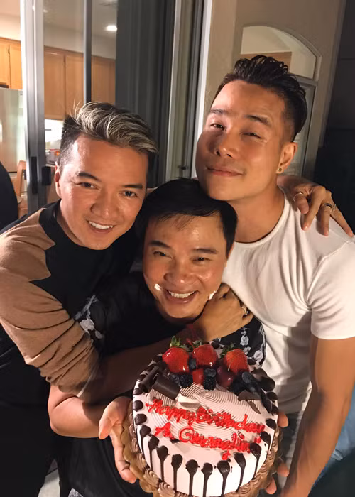 Ca sĩ Quang Linh cũng rất thân thiết với "ông hoàng nhạc Việt".