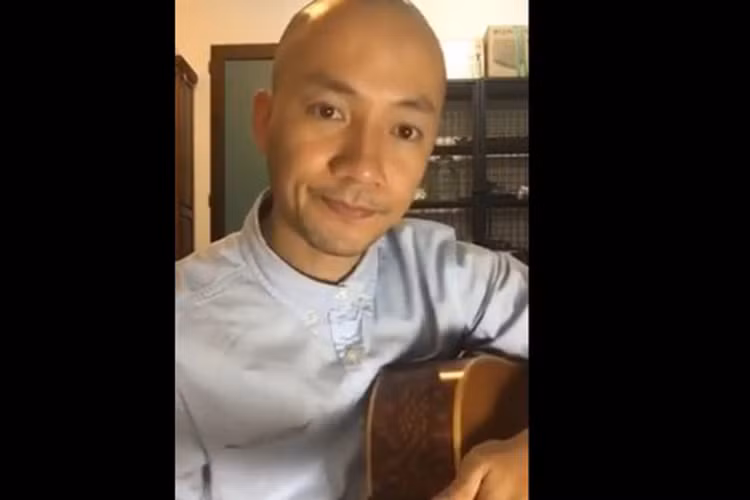 Trong clip, Tiến Đạt còn kêu gọi mọi người cùng cầu nguyện cho Minh Thuận. Đáng chú ý, trong clip này, Tiến Đạt đã cạo trọc đầu. Nhiều người cho rằng đây là hành động thể hiện sự chia sẻ của Tiến Đạt với đàn anh của mình đang đối diện với bệnh ung thư phổi. 