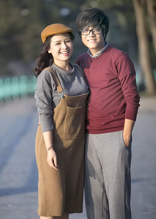 Năm 2015, giọng ca “Nơi tình yêu bắt đầu” hoạt động nghệ thuật một cách âm thầm, lặng lẽ hơn. Trong khoảng một năm này, Bùi Anh Tuấn đã cho ra mắt các sản phẩm âm nhạc: “Đã từng”, “Khi mùa thu đi qua”, “Buông”... 