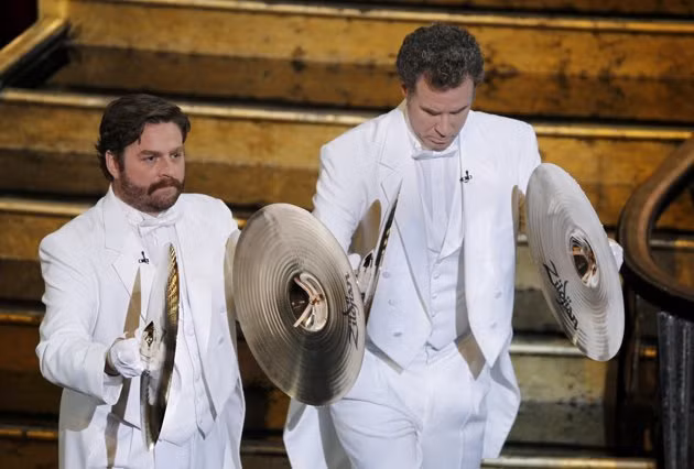 Hai danh hài Will Ferrell và Zach Galifianakis khiến khán giả cười đau bụng bởi tiết mục pha trò hài hước tại lễ trao giải Oscar 2012.