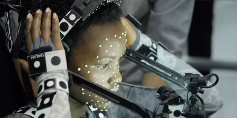 Nhân vật Maz Kanata do ngôi sao từng giành giải Oscar - Lupita Nyong'o thủ vai. Maz Kanata là một tên cướp biển không gian. Maz Kanata giúp Rey (Daisy Ridley) và Finn (John Boyega) truy tìm thanh kiếm ánh sáng, một trong số ít kiếm ánh sáng còn lại của hội đồng Jedi trong thiên hà.