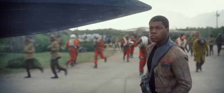 Nam diễn viên John Boyega vào vai nhân vật Finn. Anh là một "Stormtrooper" thuộc phe The First Order. Được nuôi dưỡng để trở thành một người lính, nhưng Finn không hề muốn chiến đấu. Cùng với Rey, Finn tìm đến phe nổi dậy – The Resistance.