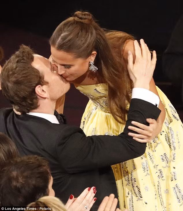 Nam diễn viên Michael Fassbender được xác nhận là bạn trai của Alicia Vikander. Cặp sao bắt đầu hẹn hò từ tháng 5/2015. Tại lễ trao giải Oscar vừa qua, Michael Fassbender cũng có mặt để chia sẻ niềm vui với bạn gái.