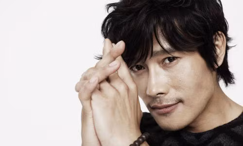 Gần đây một niềm vui lớn đã đến với Lee Byung Hun khi anh trở thành diễn viên Hàn Quốc đầu tiên được mời dự lễ trao giải Oscar lần thứ 88. Điều đó như một sự công nhận tên tuổi của Lee Byung Hun với làng điện ảnh thế giới.